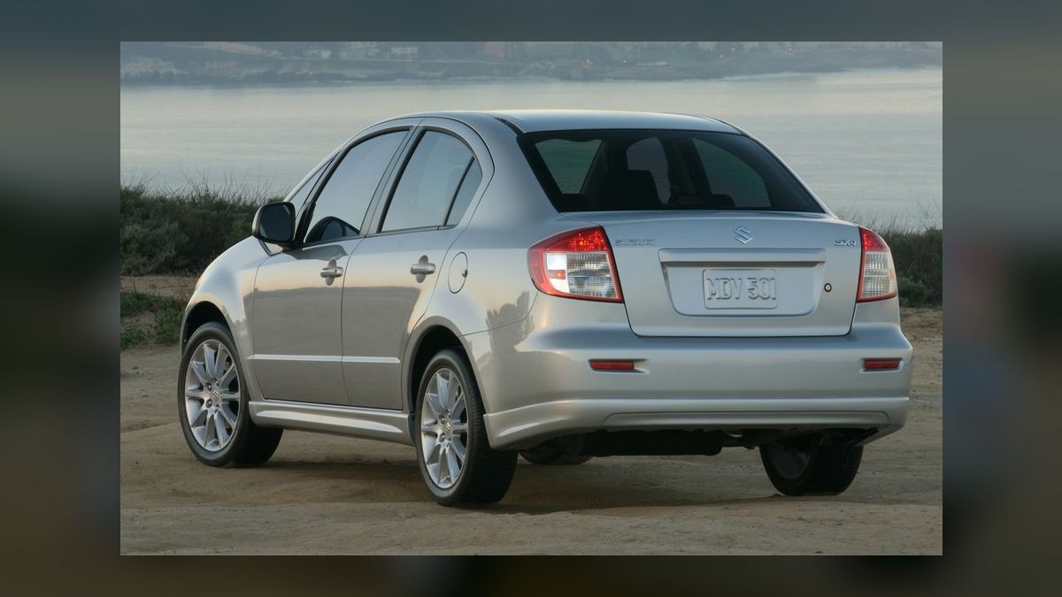 Top 10 Most Affordable Used Sedans Under $10,000 in 2009 (Ranked) — figure 10