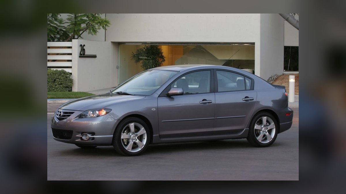 Top 10 Most Affordable Used Sedans Under $10,000 in 2005 (Ranked) — figure 6