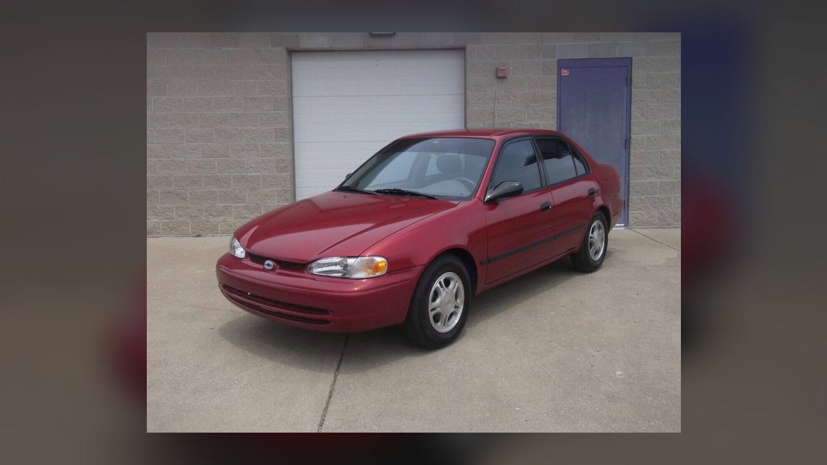 Top 10 Most Affordable Used Sedans Under $10,000 in 2001 (Ranked) — figure 10