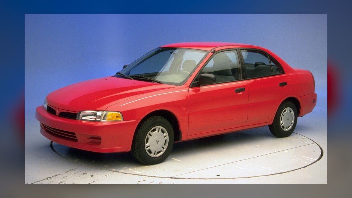 Top 10 Most Affordable Used Sedans Under $10,000 in 2001 (Ranked) — figure 9