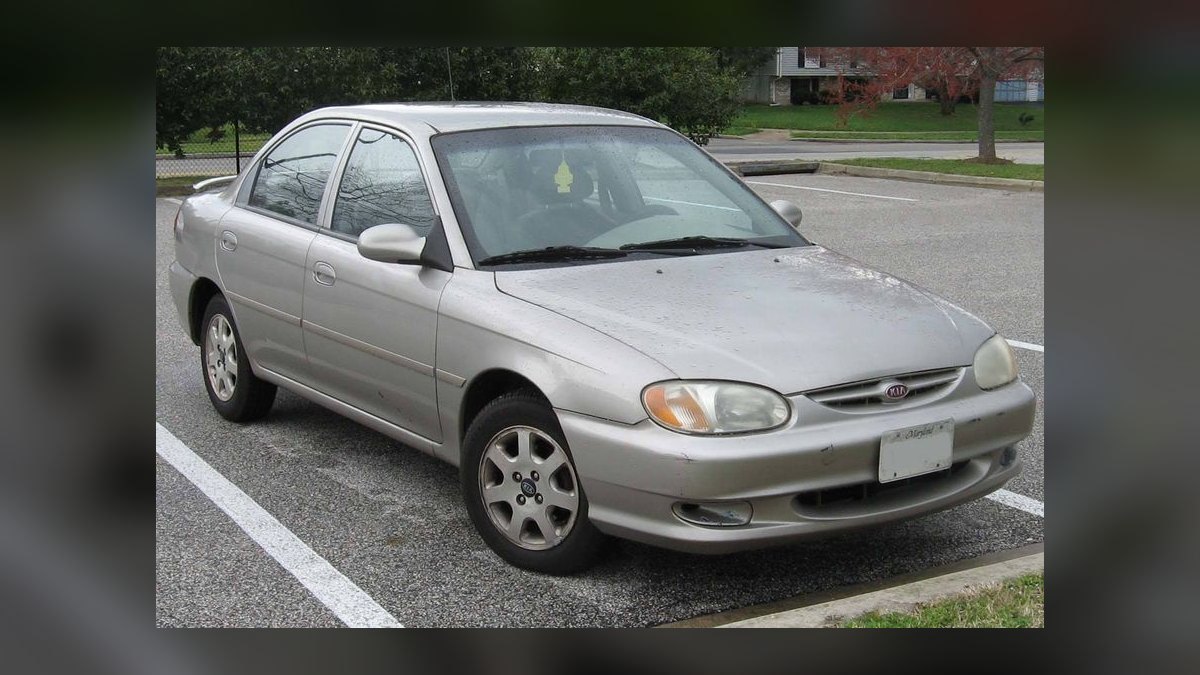 Top 10 Most Affordable Used Sedans Under $10,000 in 2000 (Ranked) — figure 10
