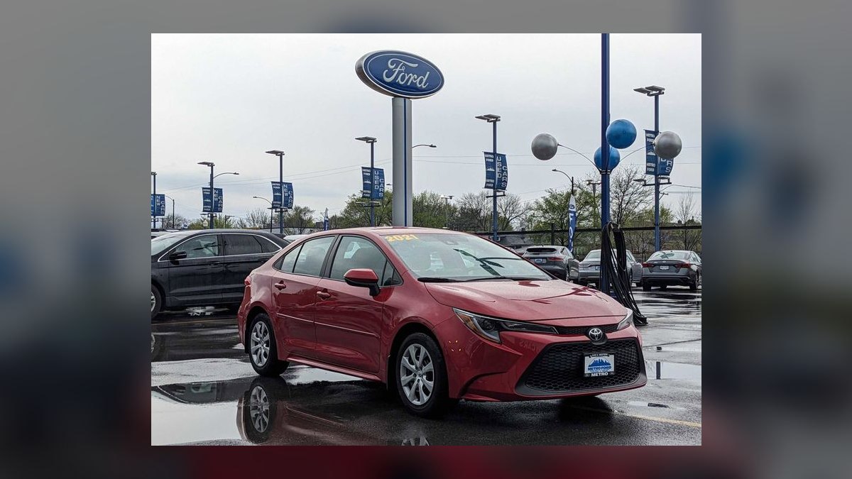 Top 10 Most Affordable Used Sedans Under $10,000 in 2000 (Ranked) — figure 2