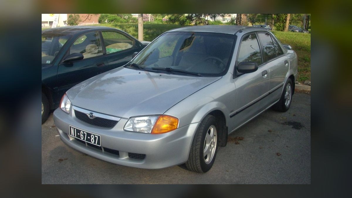 Top 10 Most Affordable Used Sedans Under $10,000 in 2000 (Ranked) — figure 3