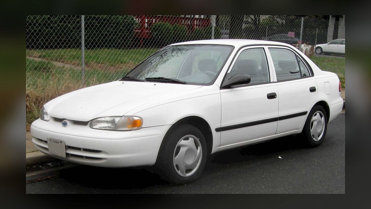 Top 10 Most Affordable Used Sedans Under $10,000 in 2000 (Ranked) — figure 6