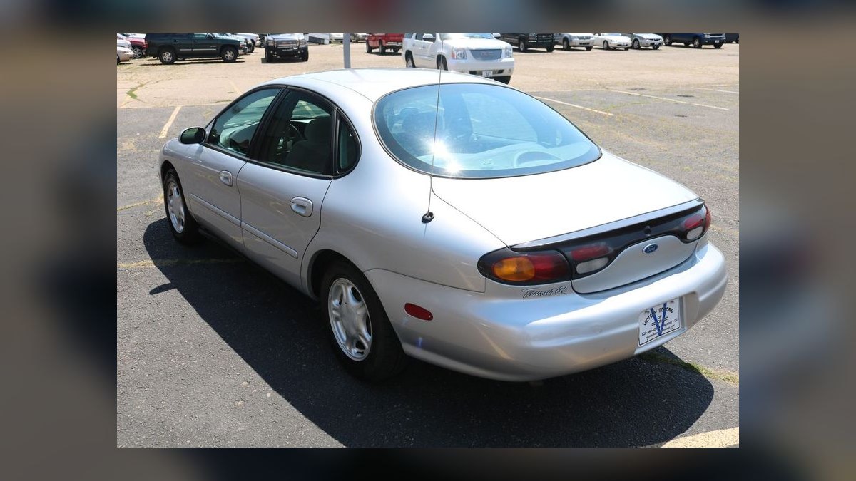 Top 10 Most Affordable Used Sedans Under $10,000 in 1997 (Ranked) — figure 1