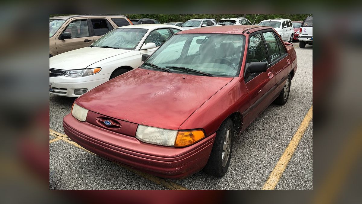 Top 10 Most Affordable Used Sedans Under $10,000 in 1996 (Ranked) — figure 5