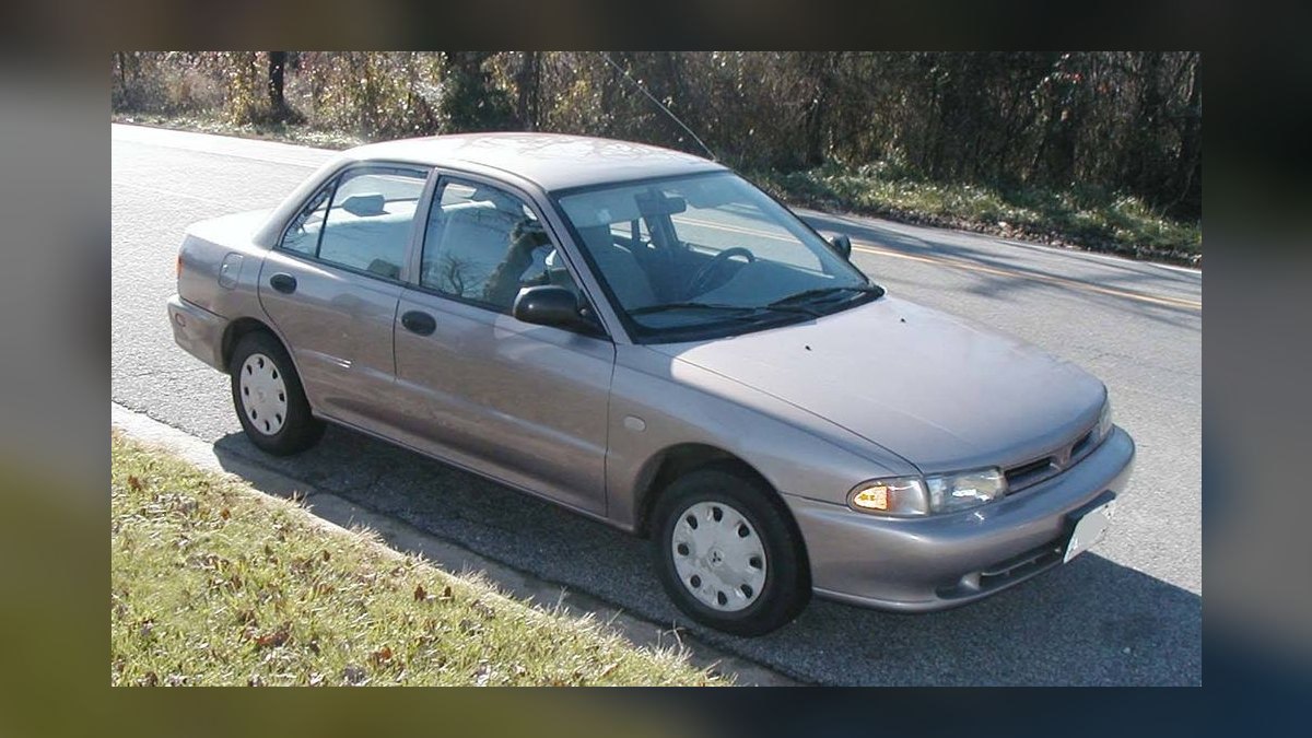 Top 10 Most Affordable Used Sedans Under $10,000 in 1996 (Ranked) — figure 6