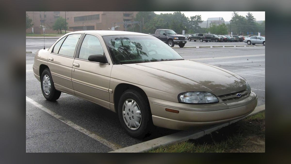 Top 10 Most Affordable Used Sedans Under $10,000 in 1995 (Ranked) — figure 6
