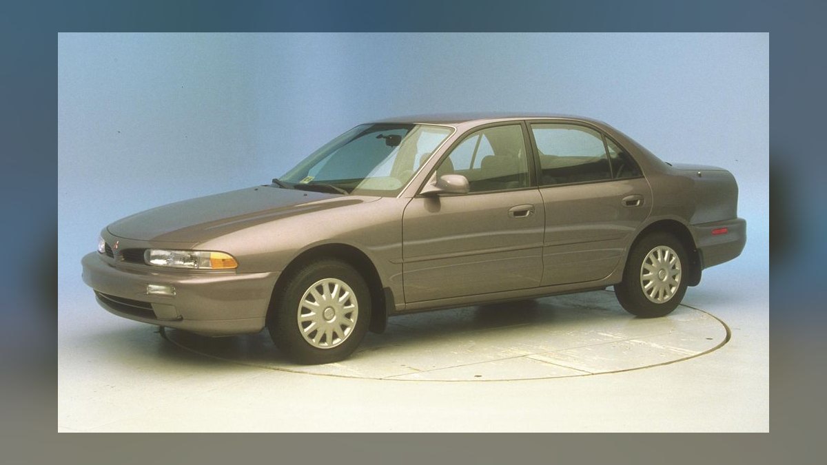 Top 10 Most Affordable Used Sedans Under $10,000 in 1995 (Ranked) — figure 9