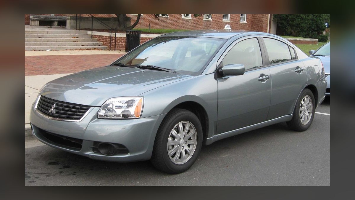 Top 10 Most Affordable Used Sedans Under $10,000 in 1994 (Ranked) — figure 10