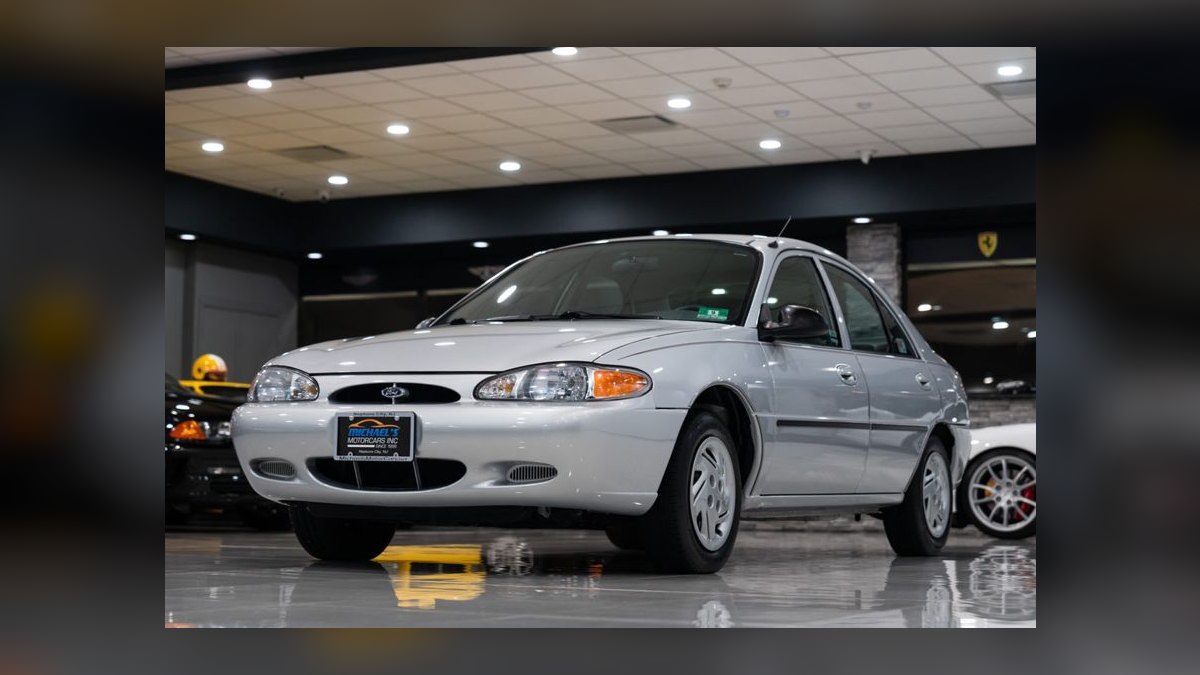 Top 10 Most Affordable Used Sedans Under $10,000 in 1993 (Ranked) — figure 2