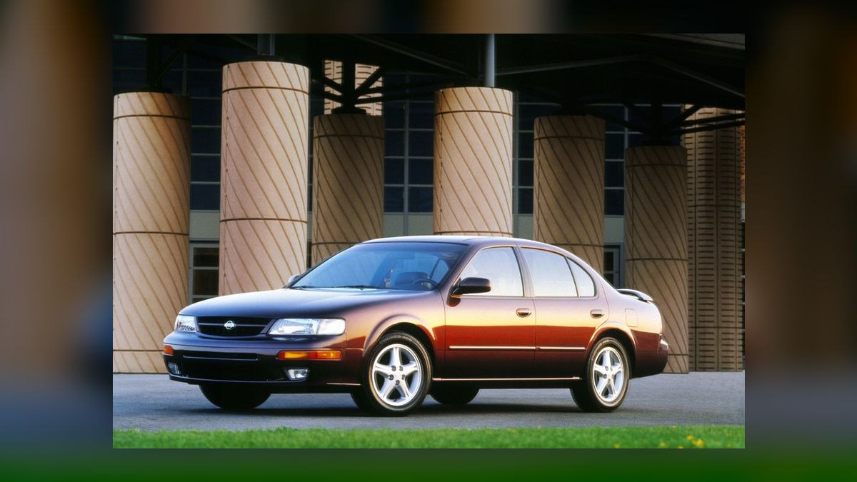 Top 10 Most Affordable Used Sedans Under $10,000 in 2004 (Ranked) — figure 6