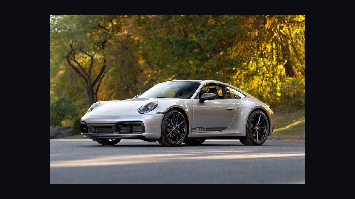 Top 10 Manual-Transmission Supercars Still in Production in 2027 — figure 5