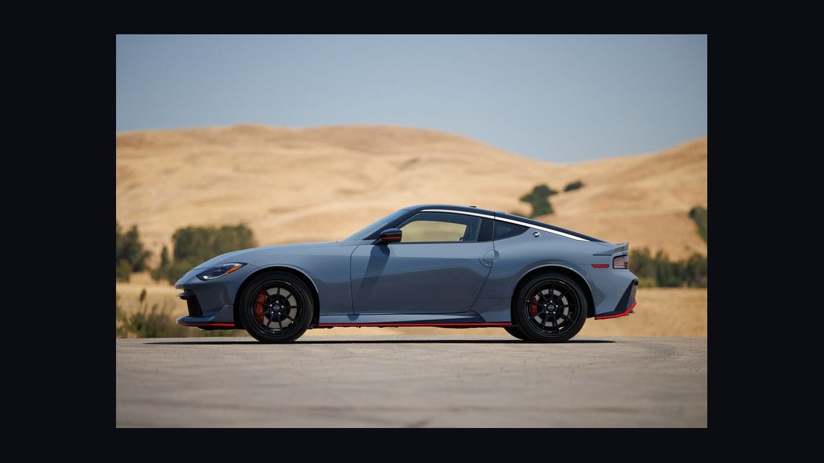 Top 10 Manual-Transmission Supercars Still in Production in 2027 — figure 7