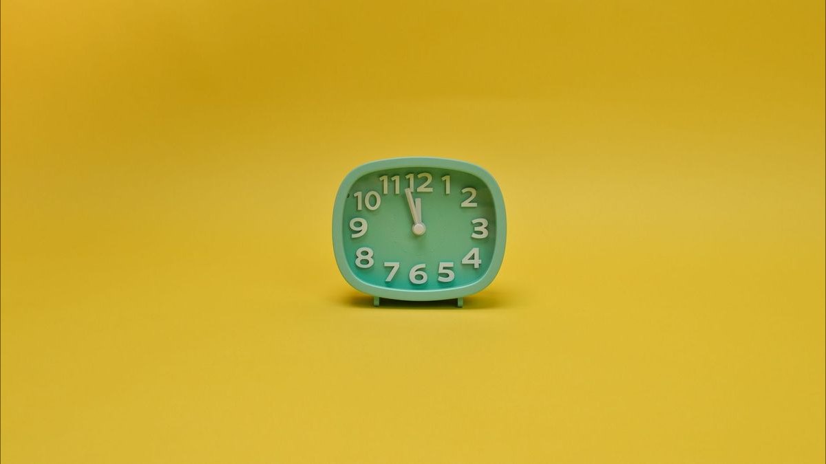 How much time should a sales manager spend coaching each week — figure 4