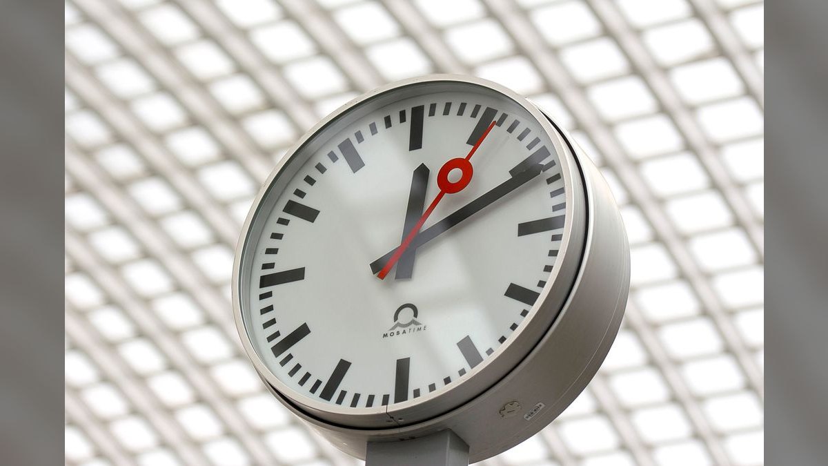 How much time should a sales manager spend coaching each week — figure 5