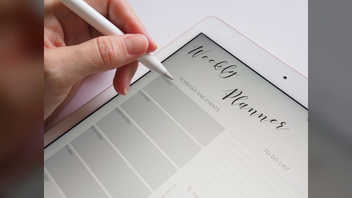 How do you build a weekly sales coaching cadence that sticks — figure 4