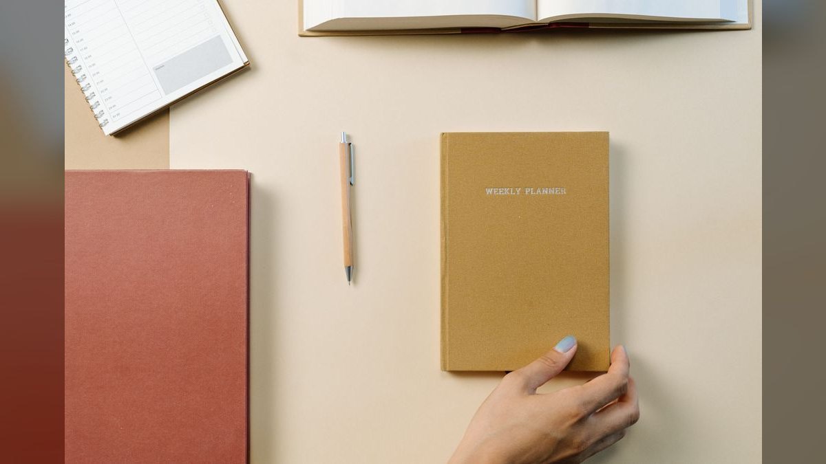 How do you build a weekly sales coaching cadence that sticks — figure 6