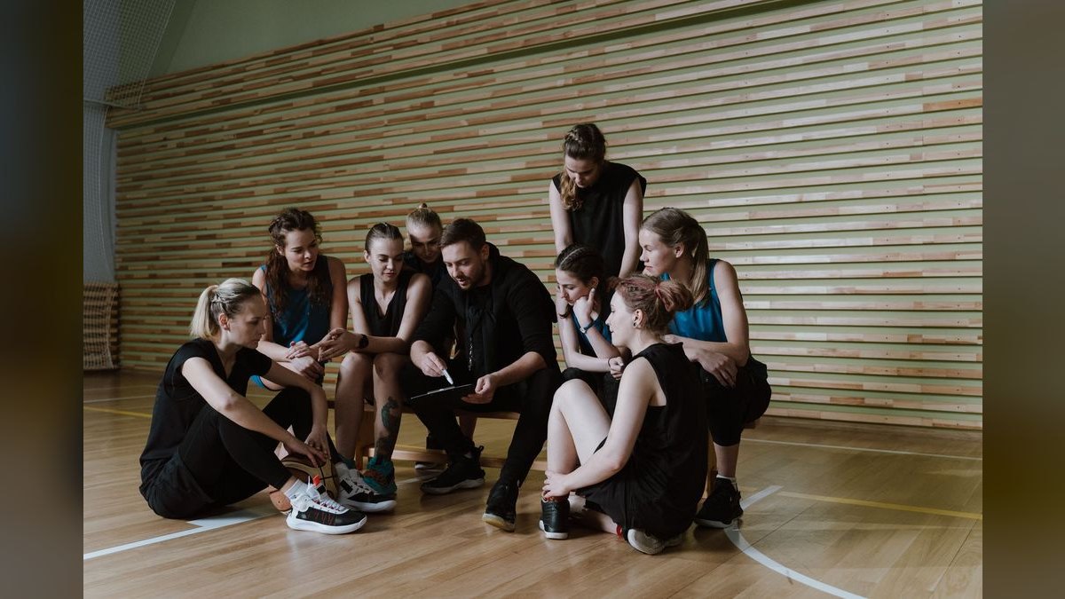How do you coach salespeople without micromanaging them?