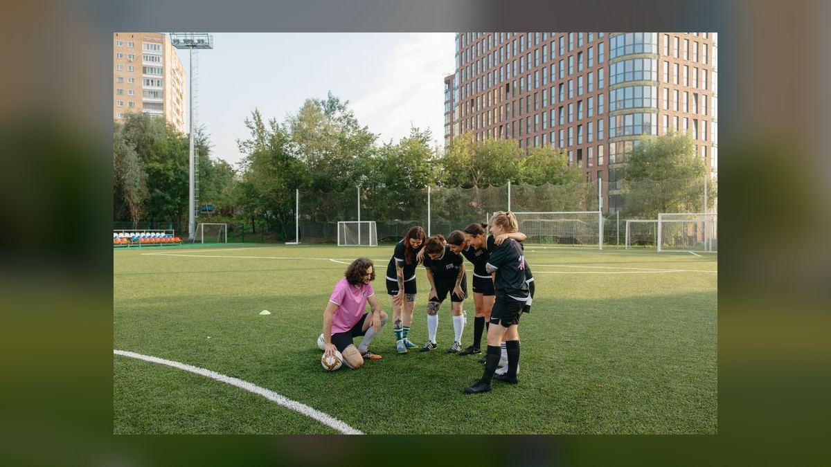 How do you coach a sales team when you're also carrying a quota — figure 8