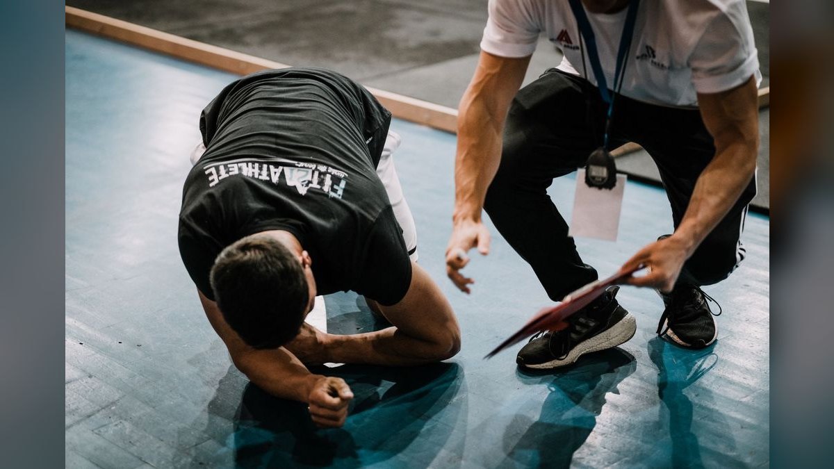How do you coach reps to personalize outreach at scale — figure 2