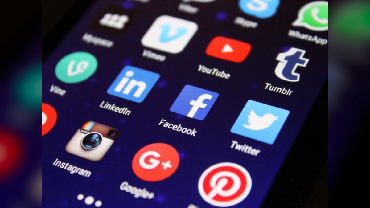 How do you coach reps to use LinkedIn for social selling — figure 1