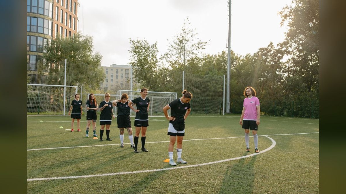 How do you coach reps to set next steps at the end of a demo — figure 5