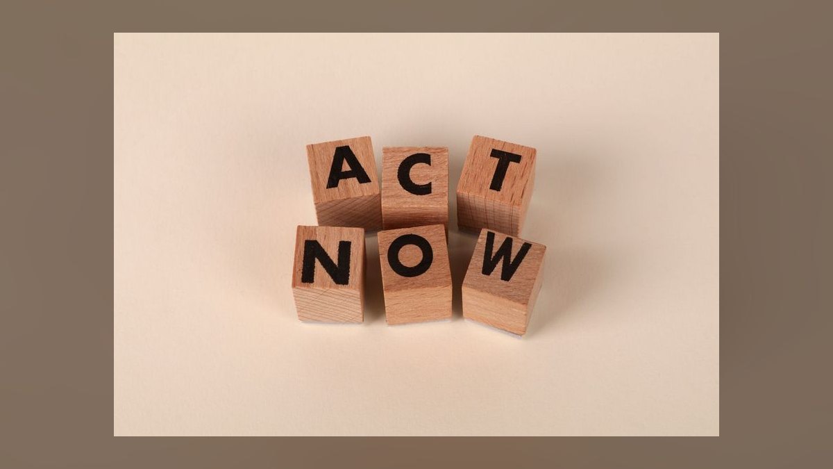 How do you coach a rep to create urgency without fake deadlines — figure 8