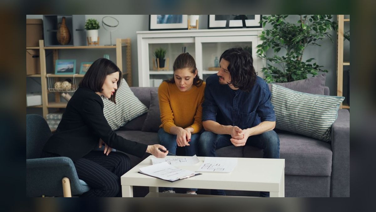 How do you coach a rep to navigate a buying committee — figure 4