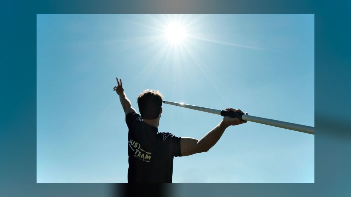 How do you coach reps to compete in a competitive deal — figure 8