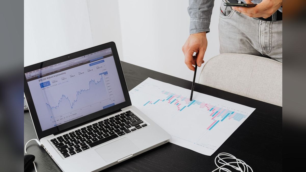 How do you coach reps to keep their CRM clean and current — figure 4
