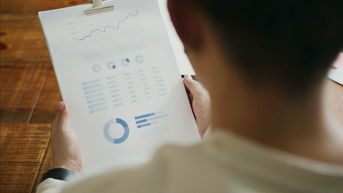 How do you use conversation-intelligence data to coach a team — figure 3