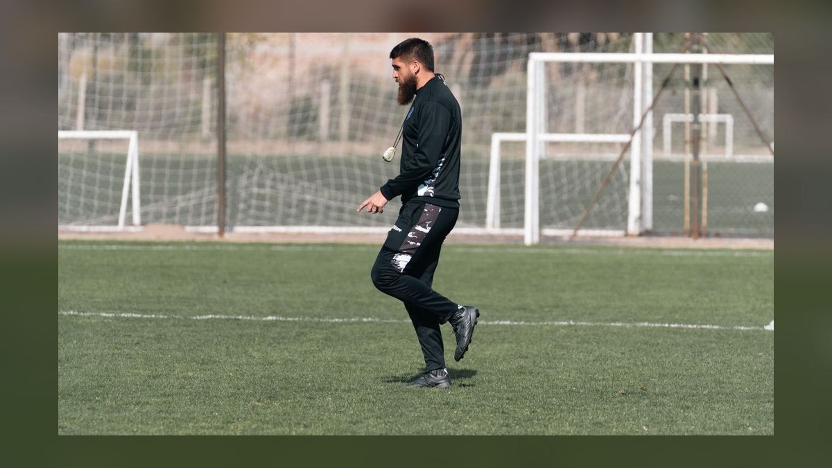 How do you coach a rep who's slipping after a strong start — figure 4