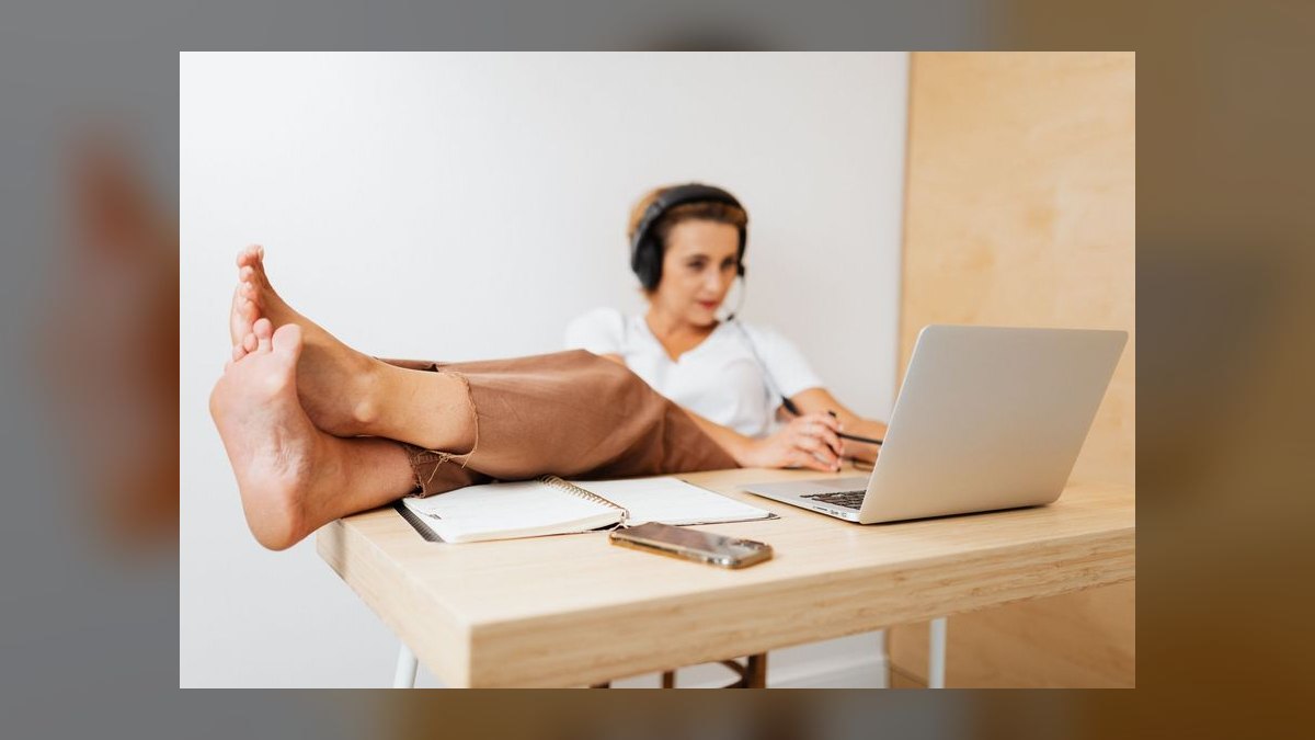 How do you keep remote reps accountable without micromanaging — figure 8