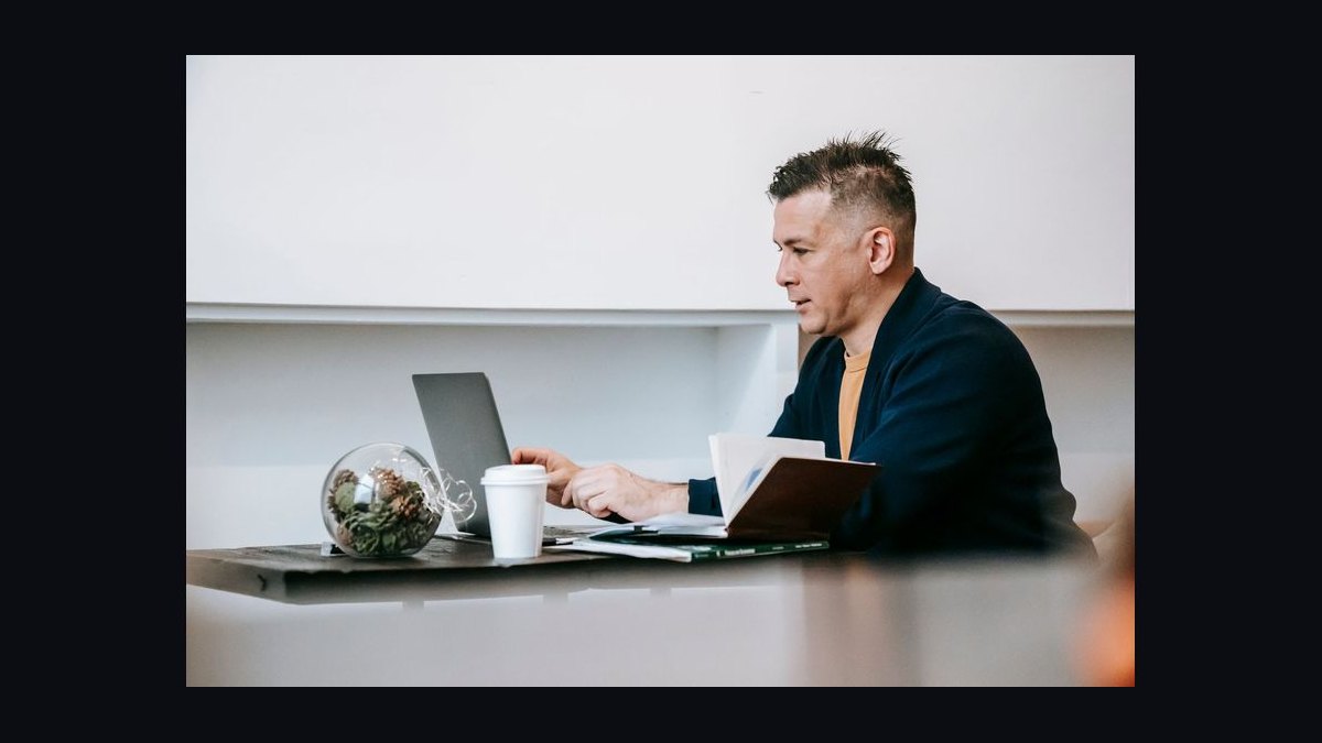 How do you spot a struggling remote rep before it's too late — figure 8