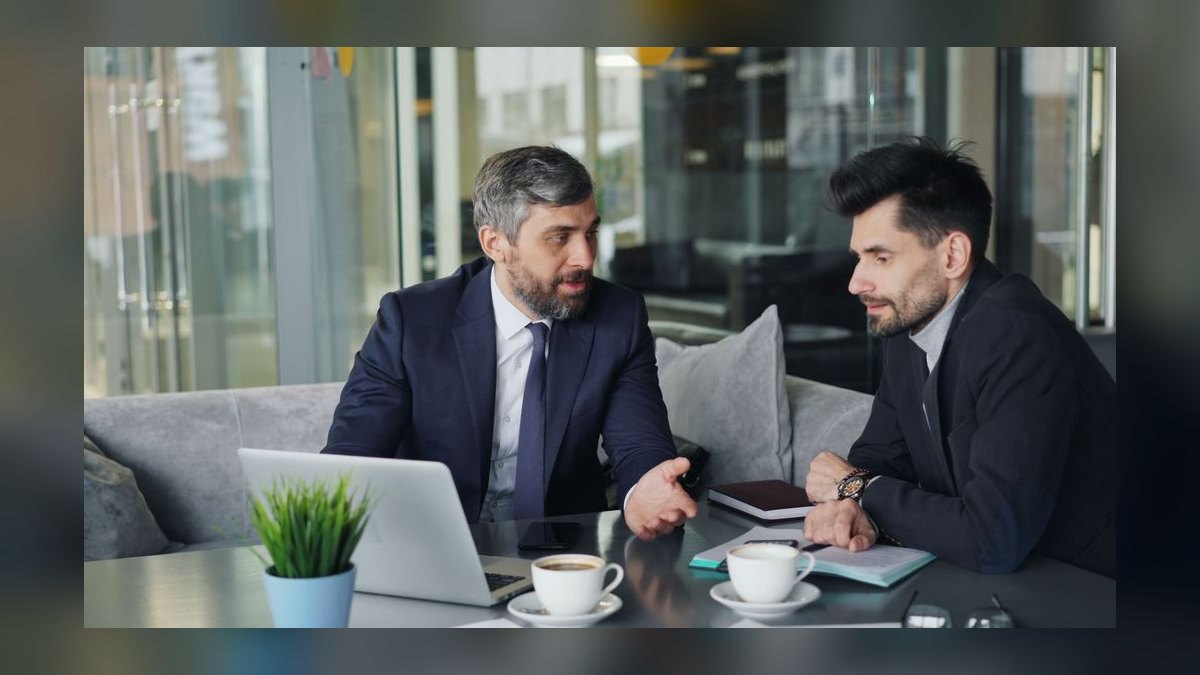 How do you coach an enterprise AE to navigate a buying committee — figure 5