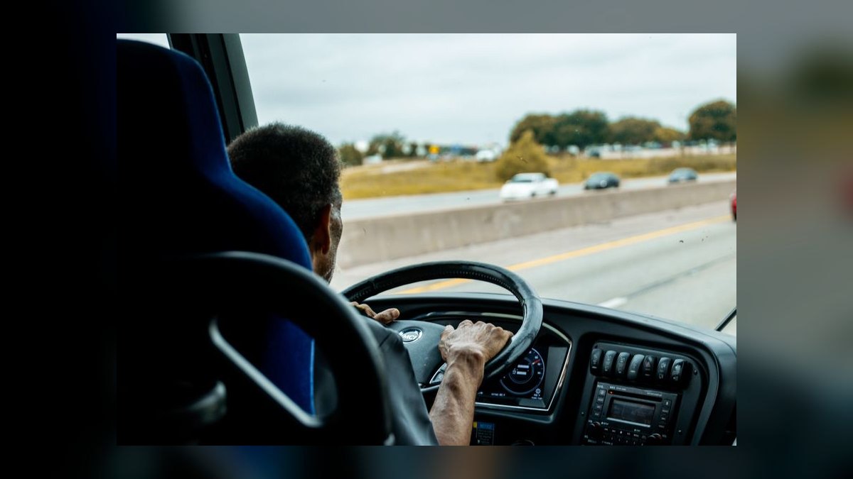 How do you coach an enterprise AE to navigate a buying committee — figure 6