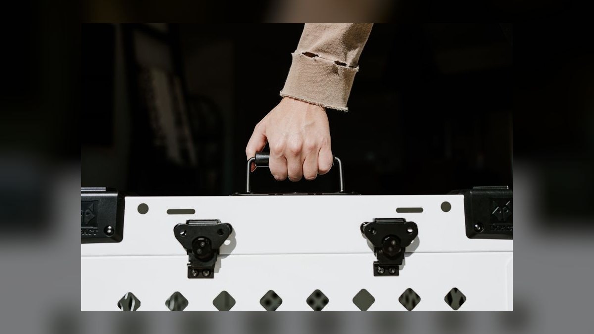 How do you coach a hunter to handle account management duties — figure 9