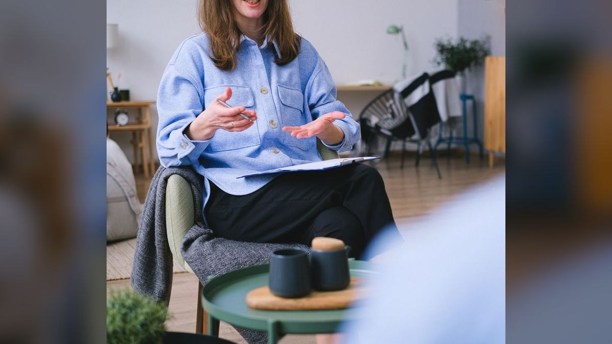 How do you coach a solutions consultant to qualify deals earlier — figure 4