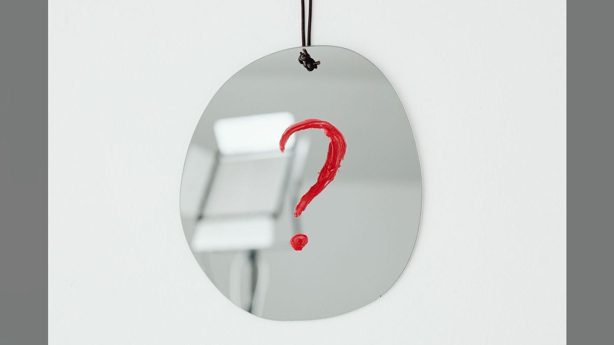 Which single question helps a rep map their talk track directly to the buyer's pain points?