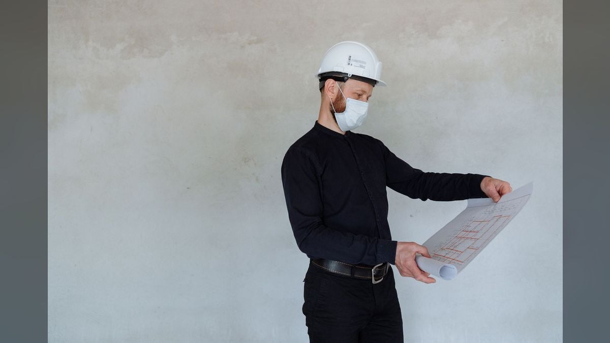 How do you build a call-review scorecard that managers actually calibrate on — figure 4