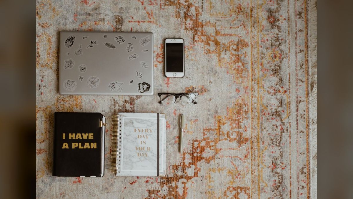 How do you coach a rep to stay organized when juggling multiple deal stages — figure 2
