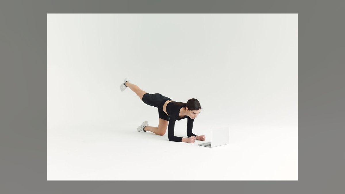 How do you coach a rep to use video in follow-ups to stand out in a crowded inbox in 2027 — figure 8
