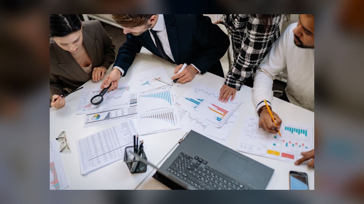 How do you coach a rep who resists using CRM tools for deal forecasting in 2027 — figure 3