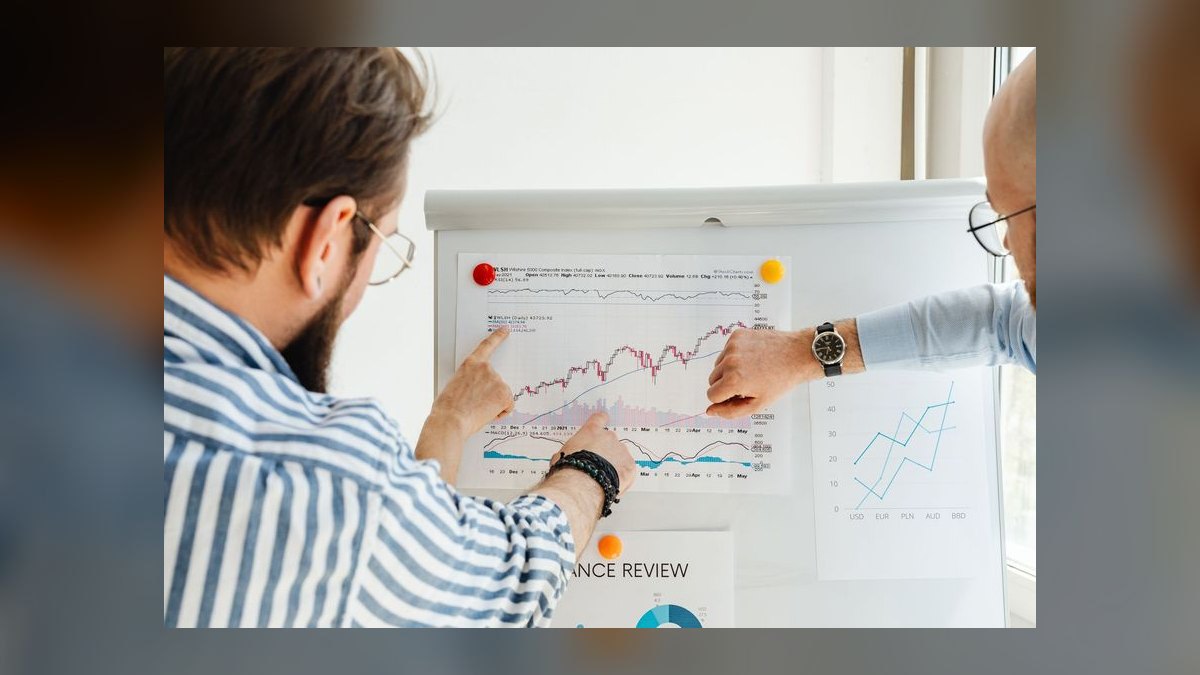 How do you coach a rep to use CRM data to prioritize which leads to call first in 2027 — figure 10