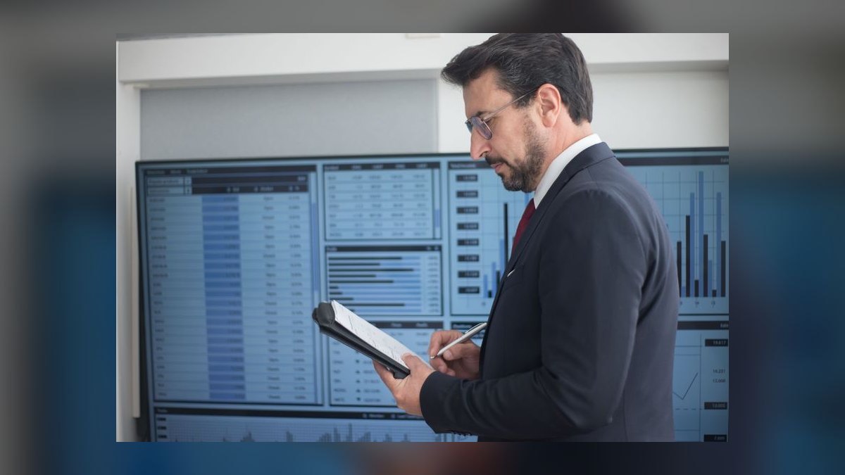 How do you coach a rep to use CRM data to prioritize which leads to call first in 2027 — figure 9
