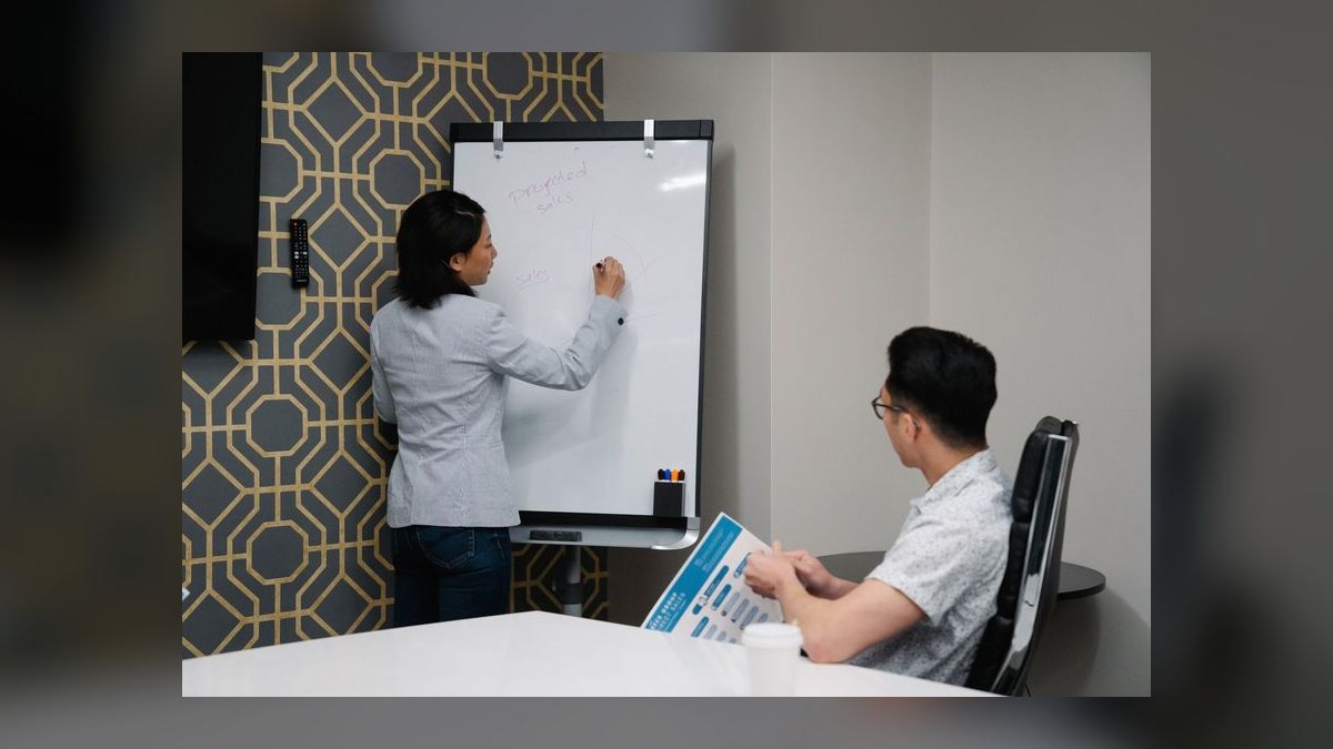 How do you coach a rep to leverage CRM history before a discovery call in 2027 — figure 7