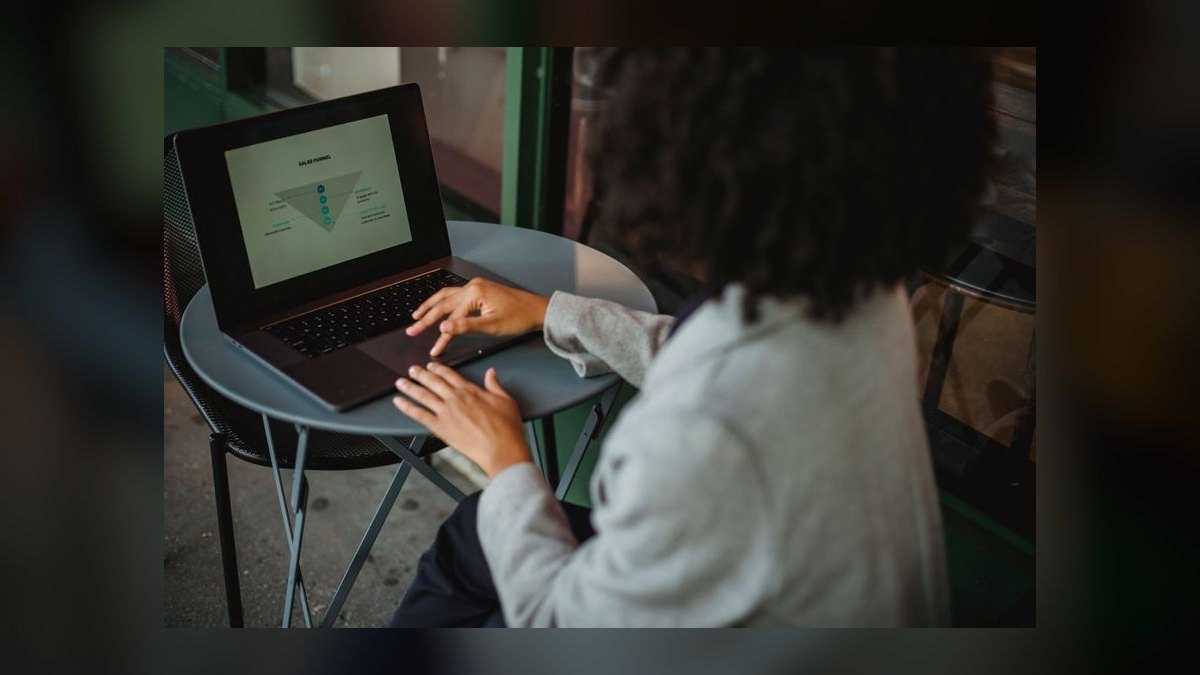 How do you coach a sales leader in Roofing & Exteriors in 2027 — figure 7