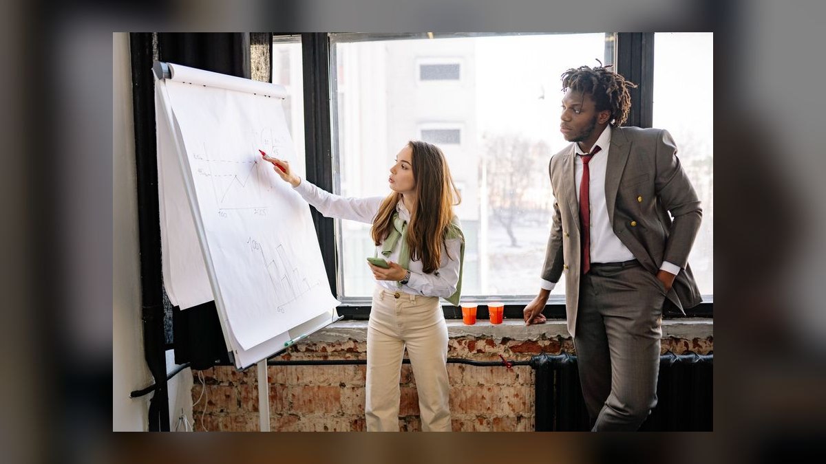 How do you coach a sales leader in Distribution & Wholesale in 2027 — figure 3