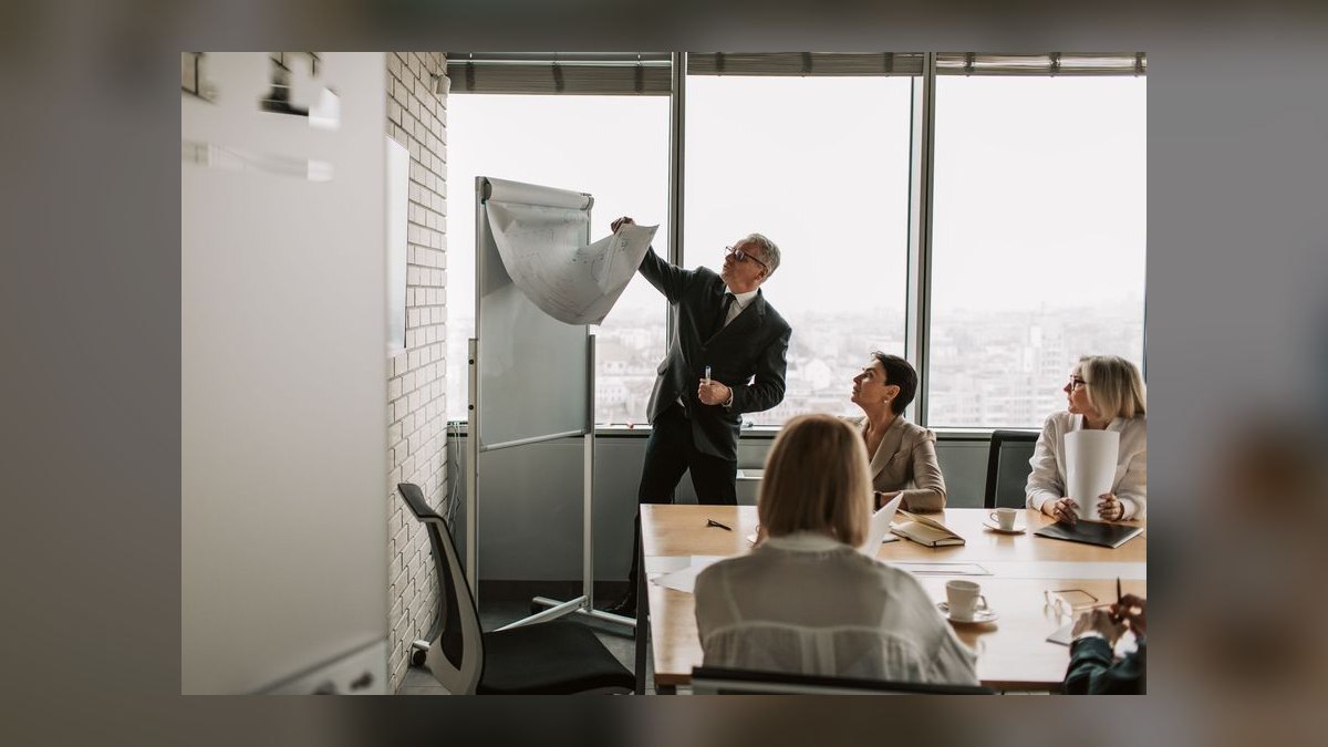 How do you coach a sales leader in SaaS & Software in 2027 — figure 3